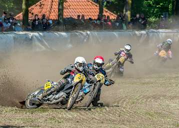 Sieger Dave Meijerink (63) hier im Zweikampf mit dem Finnen Tero Aarnio (44)