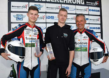 Vizemeister 2023 in der IDM Sidecar (v.l.): Lennard Göttlich, Lucas Krieg und Uwe Neubert