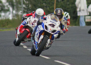 2013 gewann Guy Martin beim Ulster GP beide Superbike-Rennen auf der Tyco Suzuki