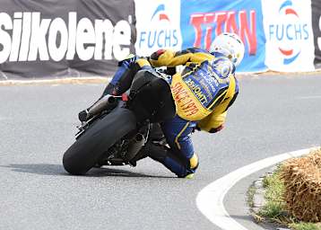 Auch mit 64 Jahren zeigt Toni Rechberger so manch jüngerem Fahrer noch den Auspuff