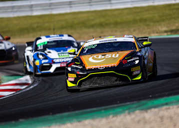  Die Vorjahresmeister Hugo Sasse und Mike David Ortmann feiern im PROsport Racing Aston Martin ihren ersten Saisonsieg in der ADAC GT4 Germany