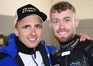 Callum Crowe (re.) mit Kevin Rousseau