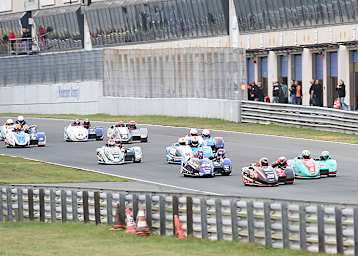 Vom Start setzten sich Kershaw/Charlwood (29) vor Ellis Clément (6) an die Spitze