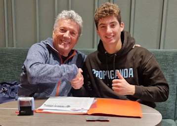 Luca Bernardi (li) mit seinem neuen Teamchef