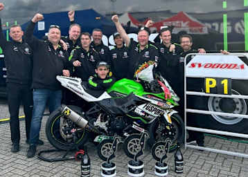 Team und Fahrer waren vom Doppelsieg in Assen überwältigt