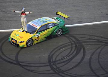 Martin Tomczyk bei den Feierlichkeiten zu seinem DTM-Titel 2011