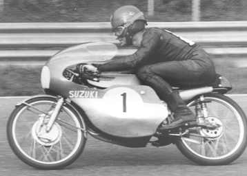 Hugh Anderson auf der 50-ccm-Suzuki