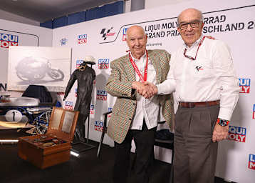 Hans-Georg Anscheidt (87) mit Dorna-CEO Carmelo Ezpeleta 