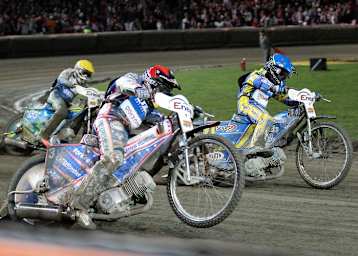 Jason Crump (li.) gegen Tomasz Gollob