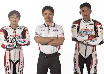 Furusato, Teammanager Aoyama, Aji (vlnr)