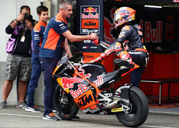 So harmonisch ging es heute vor der Tech3-Box nicht zu