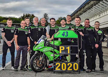 Rainer Schnock (4.v.li.) hört auf mit IDM