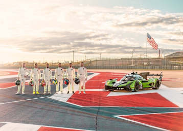 Die Lamborghini-Piloten für IMSA und WEC neben dem SC63