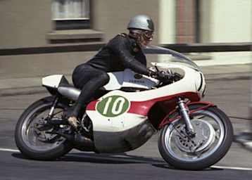Bill Ivy 1967 bei der Lightweight TT auf der Insel Man auf der Yamaha 250 