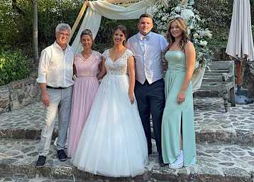 Jochen und Tina Kiefer (v.li) mit der Braut Franzi und Bräutigam Patrick