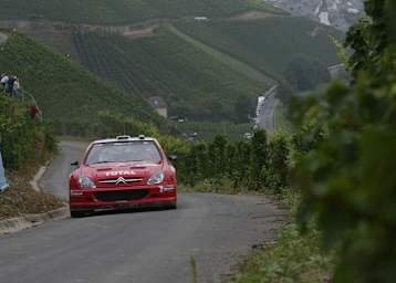 Sébastien Loeb 2002 in den Mosel-Weinbergen