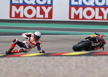 Auf dem Sachsenring stürzte Marc Márquez gleich fünf Mal