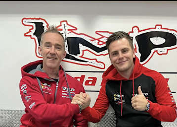 KMP Teamchef Alexander Karg und Davy Pootjes