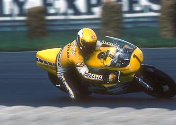 Kenny Roberts mit der Reihenmotor-Yamaha 1980 in Silverstone