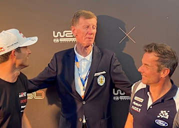 Walter Röhrl zwischen Sébastien Ogier und Sébastien Loeb