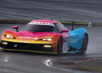 Da geht die Sonne auf: Der kunterbunte CCS Racing KTM X-BOW GTX aus dem GTC Race