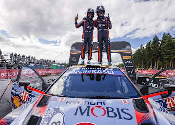 Die Sieger Martin Järveoja und Ott Tänak