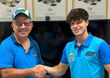 Yago Martinez bei der Vertragsunterzeichnung mit Massimiliano Constantini