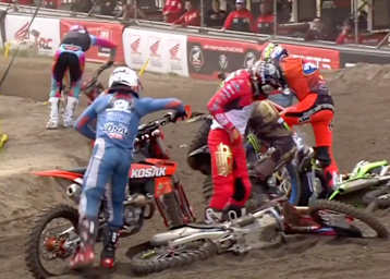 Der erste MXGP-Lauf in Arco begann mit einem Massencrash