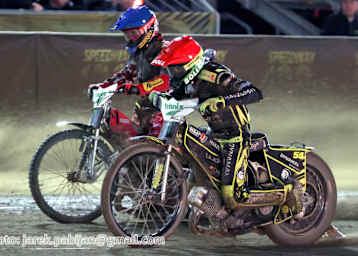 Martin Vaculik (re.) gegen Max Fricke