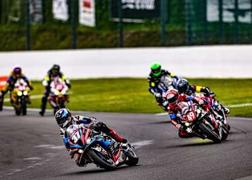 BMW führt in Spa-Francorchamps