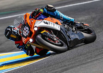 Dominik Vincon auf der Yamaha R1 von Motobox Kremer Racing