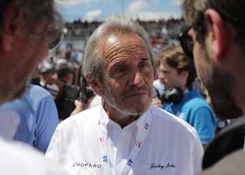 Jacky Ickx ist immer wieder in den Fahrerlagern dieser Welt zu Gast: in der Formel 1 oder wie hier 2022 in Le Mans
