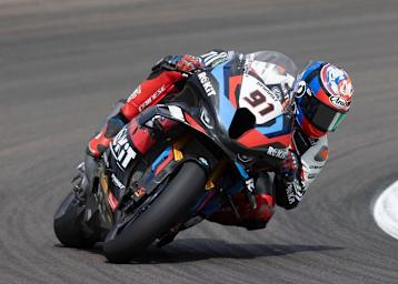 Leon Haslam bleibt bei BMW