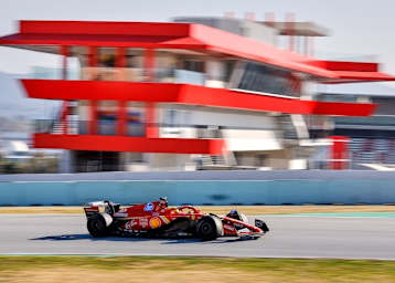 Lewis Hamilton bei Testfahrten in Spanien