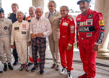 Nigel Mansell (ganz rechts) zusammen mit seinen Weltmeister-Kollegen Emerson Fittipaldi, Mika Häkkinen, Mario Andretti, Jacques Villeneuve, Jackie Stewart und Alain Prost (von links).