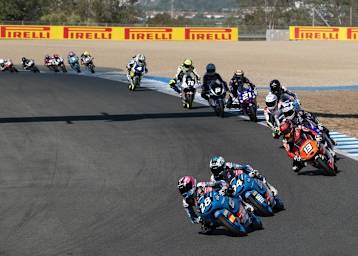 Moto3-Rennen der Junioren-WM in Jerez. Mittendrin Jakob Rosenthaler (78) für Intact-GP