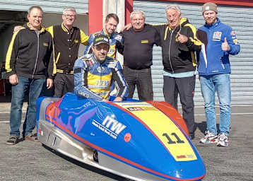 Markus Venus in der LCR Yamaha 600 mit seinem Team