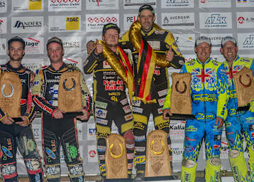 Venus/Eibl gewannen in Vechta vor den Brüdern Comblon (l.) und Godden/Smith (r.)