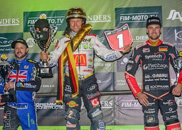 GP- und Goldhelmgewinner Martin Smolinski, Chris Harris (l.) und Lukas Fienhage