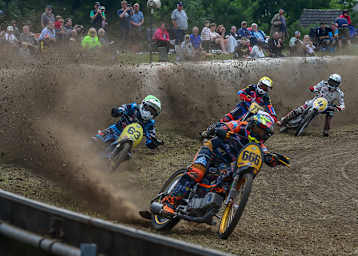 Romano Hummel vor Dave Meijerink, Jacob Bukhave und Andrew Appleton