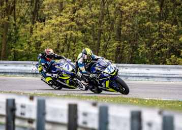 Sebastian Frotscher (44) und Gary Johnson rechnen sich in der IRRC Supersport gute Chancen aus