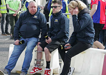 Das rechte Bein von Lee Johnston steckt noch immer in einem externen Fixateur