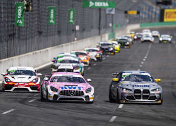 Gabriele Piana presste sich im BMW in der Startphase schnell an die Spitze