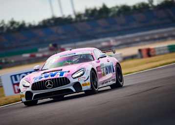 Erstmals siegt ein pinker Mercedes-AMG GT4 von BWT Mücke Motorsport in der ADAC GT4 Germany
