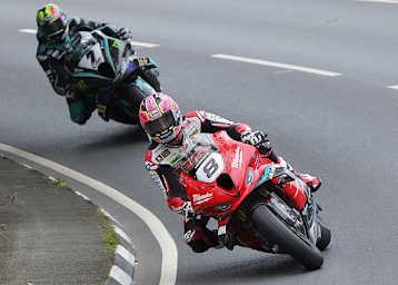 Nur kurz konnte sich Josh Brookes (7) hinter dem späteren Sieger Davey Todd halten