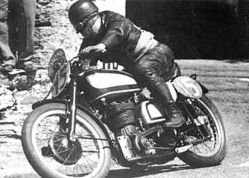 1949 gewann Harold Daniell die Senior-TT und damit den ersten 500ccm-WM-Lauf der Geschichte