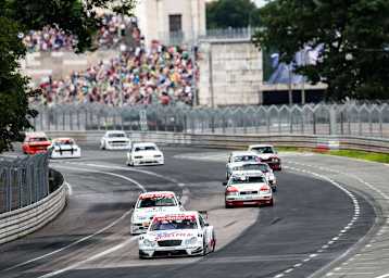 Stefan Mücke siegt im 2005er DTM Mercedes
