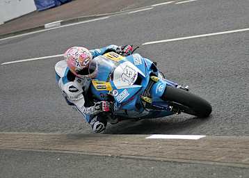 Lee Johnston unmittelbar vor seinem Sturz beim letztjährigen North West 200