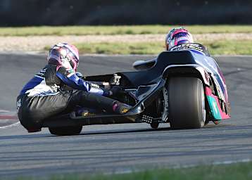 Payne/Rousseau zeigten im ersten Qaulifying allen den Auspuff