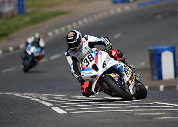 Nach seinem starken Auftritt beim NW200 ist Erno Kostamo zweifellos ein Titelanwärter in der IRRC Superbike